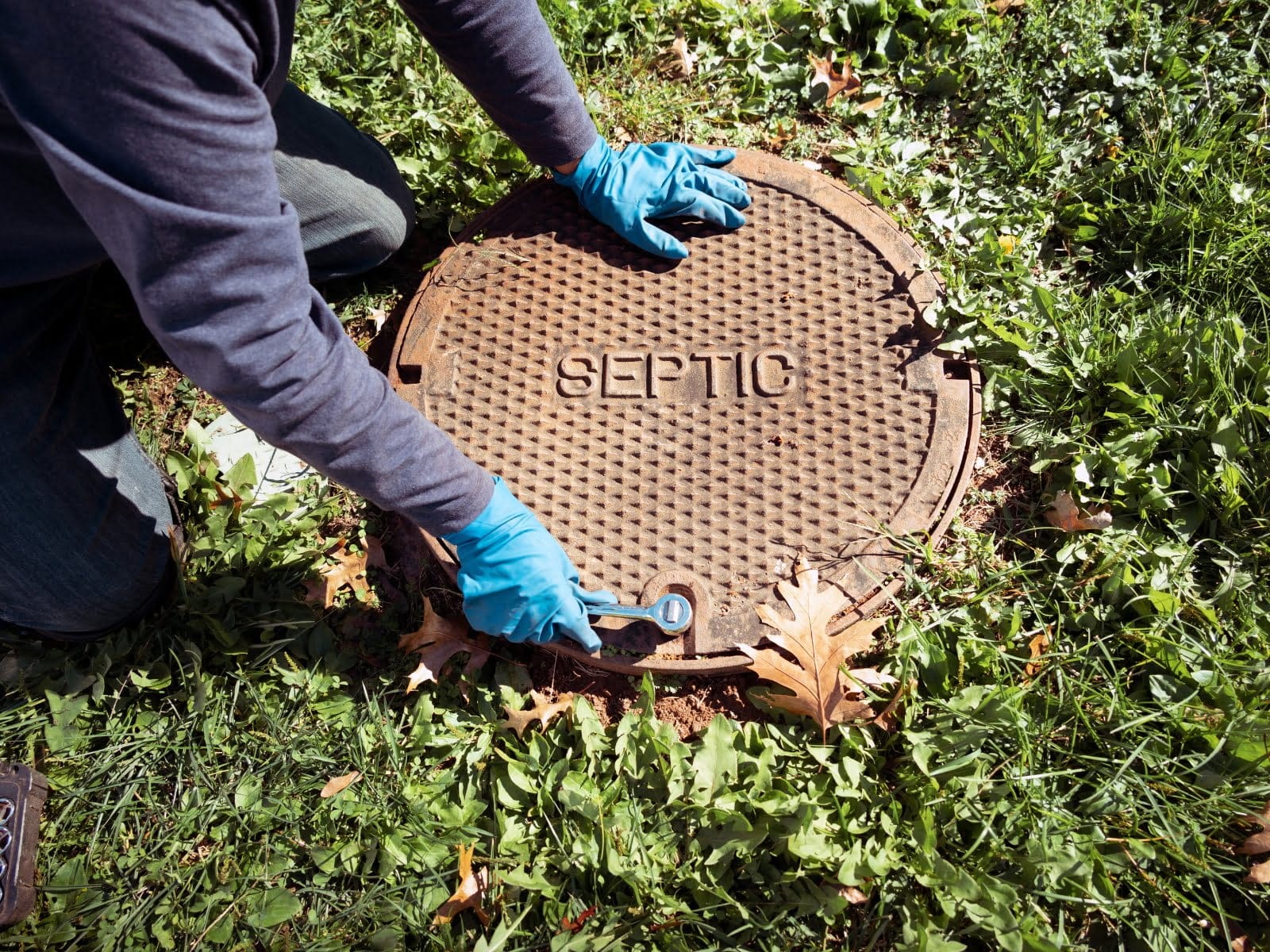 septic-tank-pumping-services-115383811